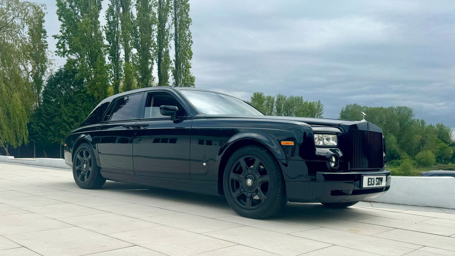 Black Rolls-Royce Phantom front side view with black alloy wheels