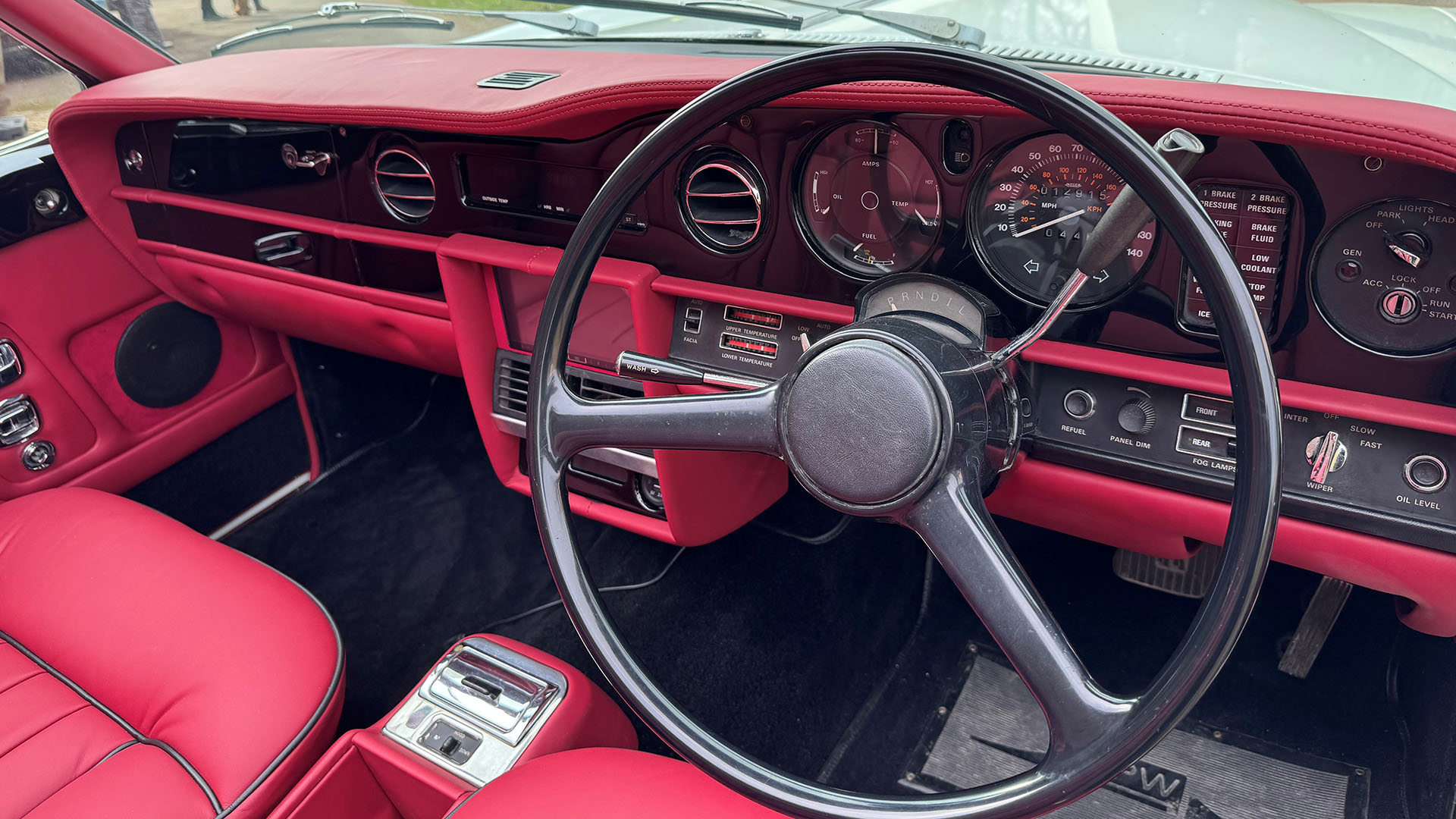 Front dashboard inside Rolls-Royce Corniche