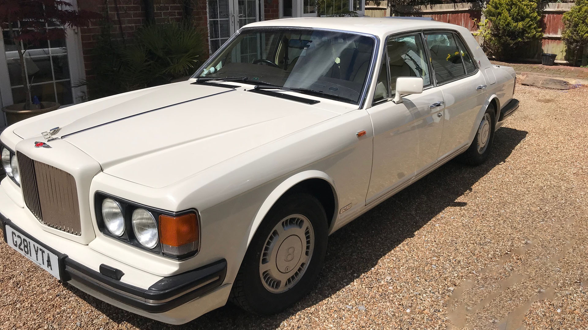 Left side vierw of Old English White Classic Bentley Turbo R