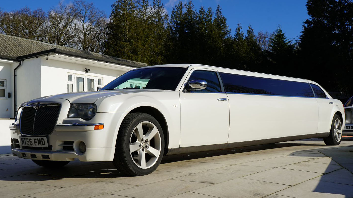 Chrysler 300c stretched limousine in White with privacy windows and chrome alloy wheels