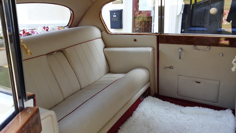 7-seater classic limousine