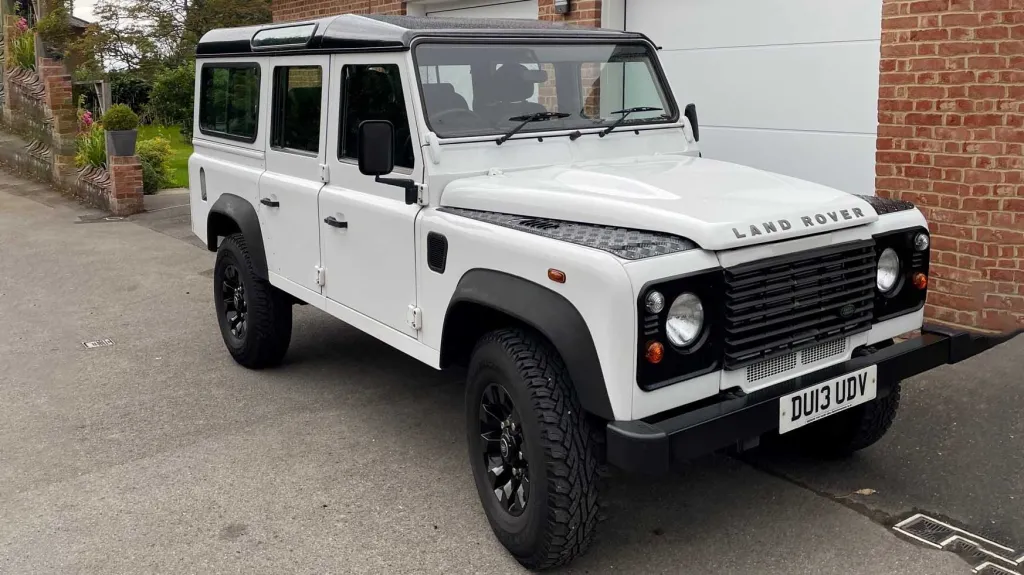 Land Rover Defender 110