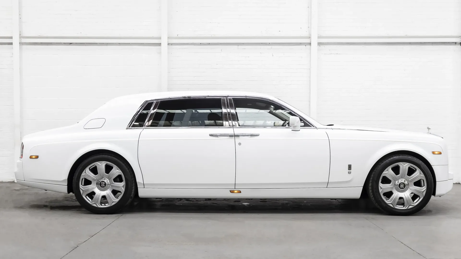 White Rolls-Royce Phantom