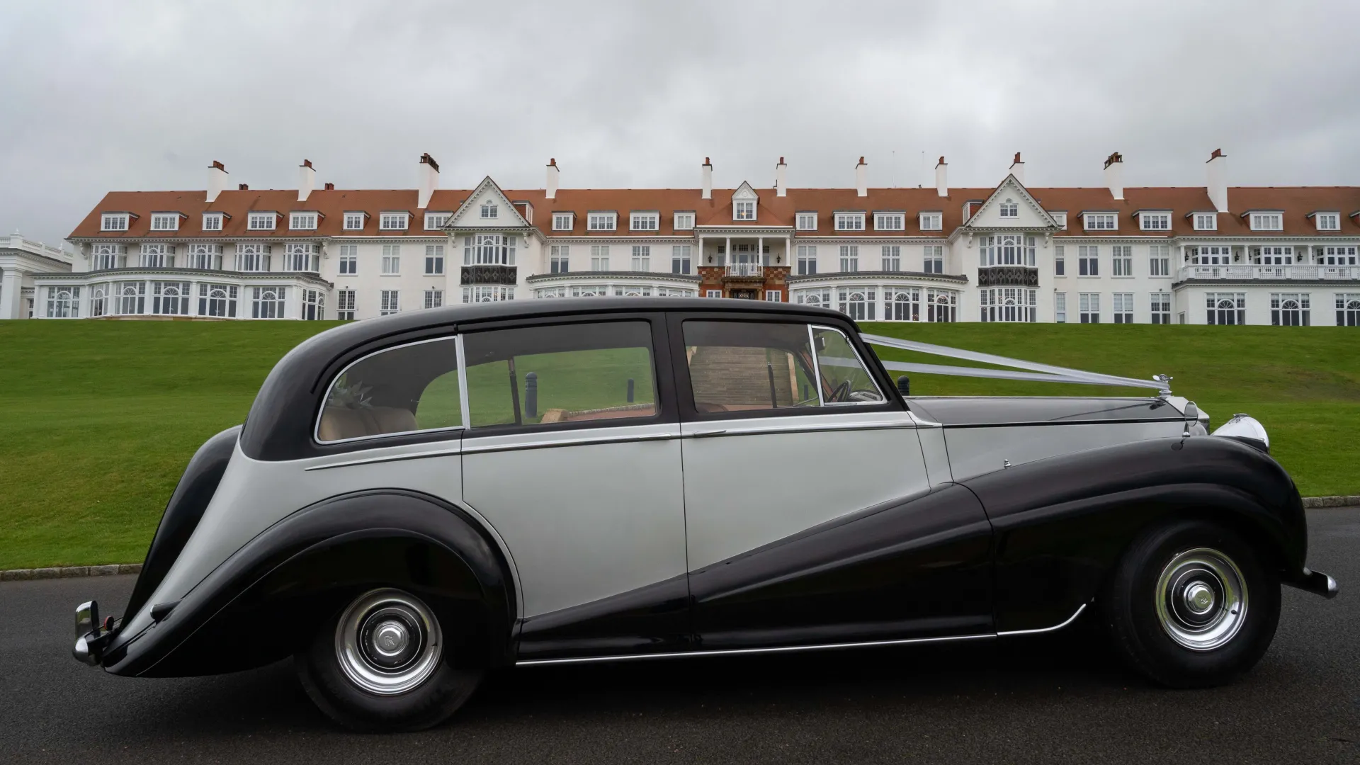 Rolls-Royce silver Wraith LWB