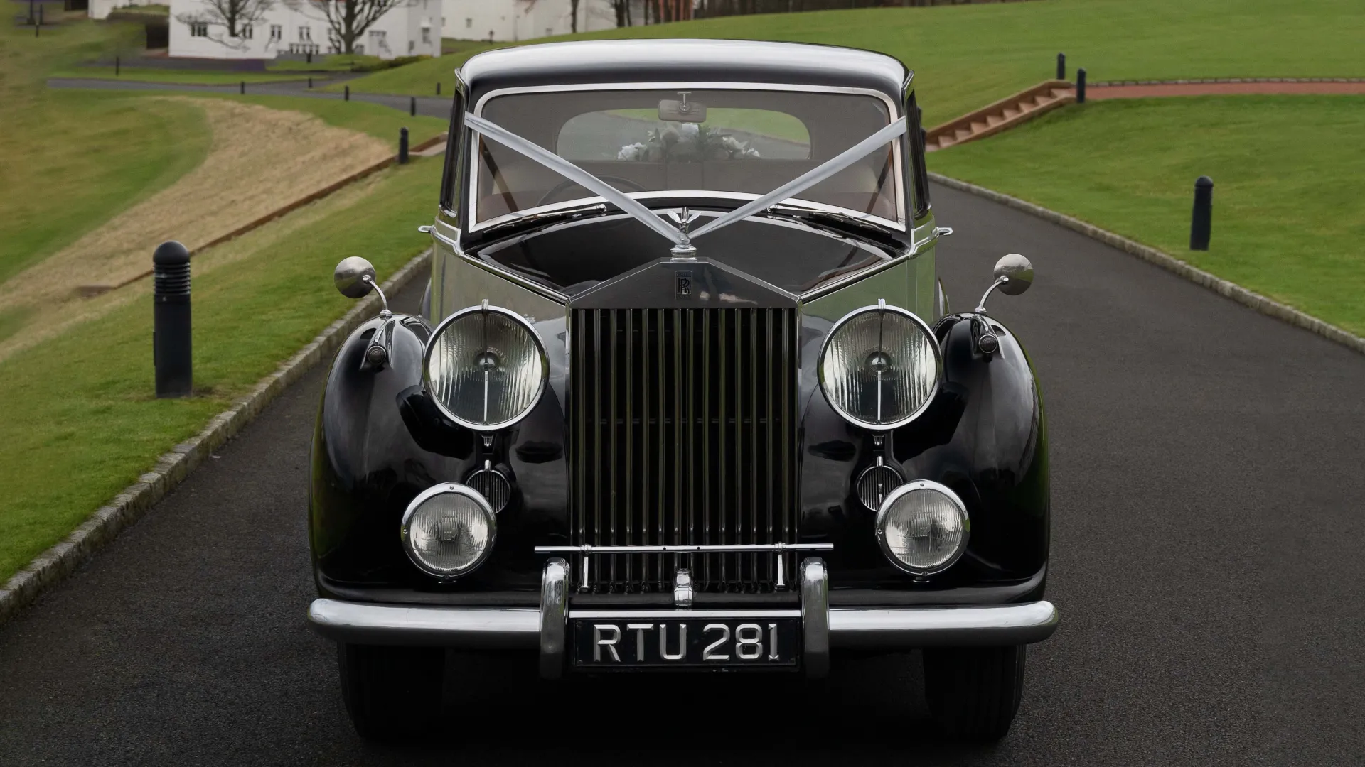 Front view of Rolls-Royce silver Wraith LWB