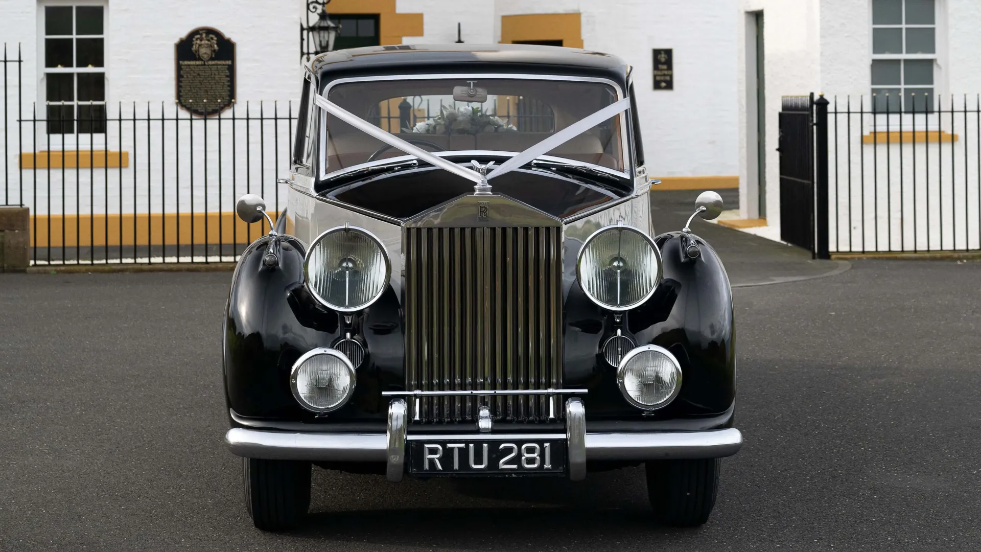 Rolls-Royce silver Wraith LWB