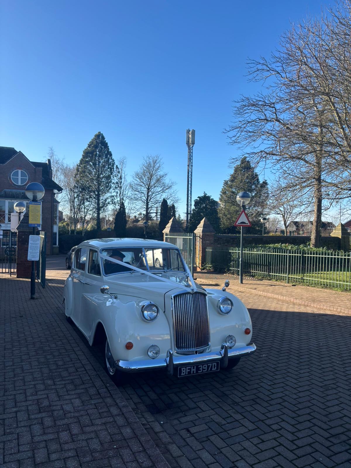 Mike turned up in plenty of time on the day, very smartly dressed in his uniform and looked after us so well. The car was gorgeous and as described and we felt like royalty bring driven to various locations in St Albans. So very pleased that we chose this car and the Prosecco supplied was the icing on the cake! Thank you so much.